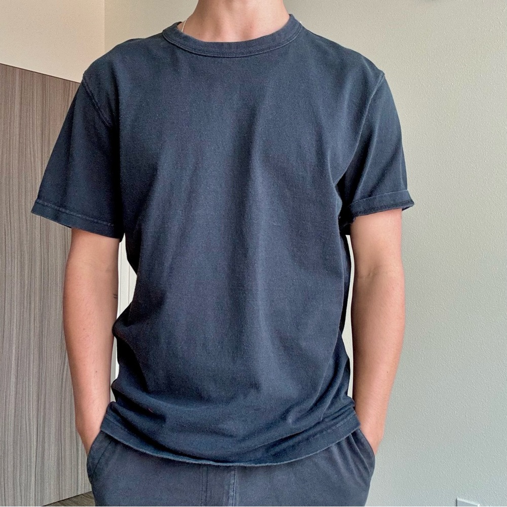 Uniqlo Men's Dark Gray Short Sleeve Tee